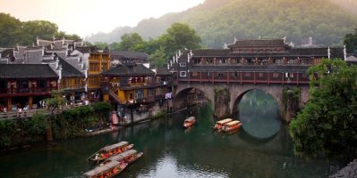 Lầu Phong Thúy Hồng Kiều cái hồn đi tour Phượng Hoàng Cổ Trấn