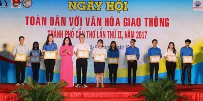 Bảo hiểm Prudential trao học bổng cho học sinh là con nạn nhân tai nạn giao thông TP Cần Thơ