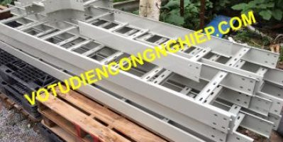 THANG CÁP 300X100X1.2MM KHÔNG NẮP ĐỘT 4 LỖ NỐI