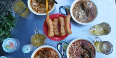 Khác Bún bò cai đặc sản miền Tây sông nước