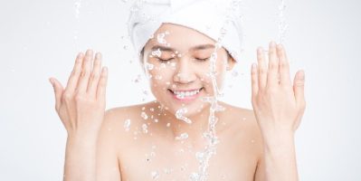 Những điều lưu ý khi rửa mặt để tránh lão hóa da