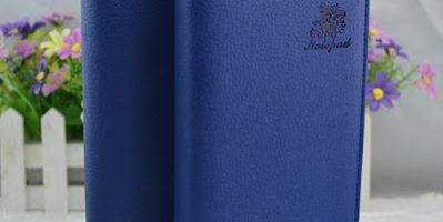 In logo lên sổ tay – in thương hiệu trên bìa da