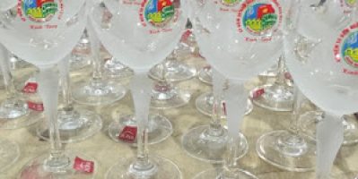 In logo lên thủy tinh – Quà tặng thủy tinh cao cấp