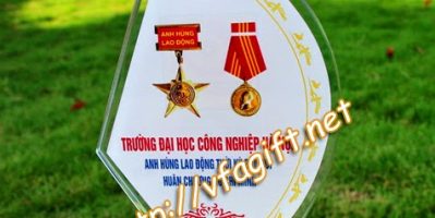 chuyên làm kỷ niệm chương pha lê lưu niệm,cửa hàng bán pha lê quà tặng,cung cấp pha lê lưu niệm