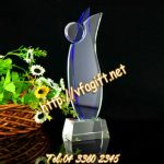 bán cúp pha lê trao tặng các giải thưởng, nơi làm kỷ niệm chương pha lê,xưởng in laser pha lê