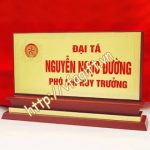 nơi làm biển chức danh để bàn, thiết kế biển tên, nơi làm biển hiệu bằng đồng