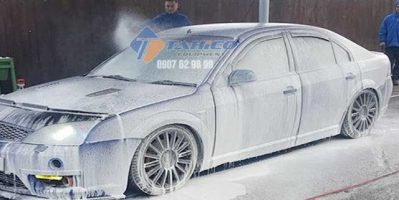 Rửa xe bọt tuyết thường xuyên có tốt cho xe