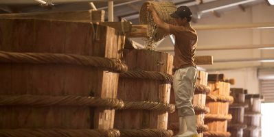 Tham quan Phú Quốc Ghé Thăm Nhà Thùng Nước Mắm Hàng Trăm Năm