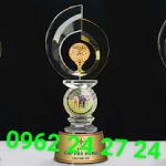 cửa hàng bán cúp thủy tinh, nơi bán cúp bóng đá bằng đồng, sản xuất cúp đại hội thể thao của trường