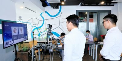 Thiết Bị Đo Thân Nhiệt Và Nhận Dạng Khuôn Mặt Cùng Lúc 25 Người/1 Giây