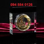 bán đồng hồ pha lê,sản xuất đồng hồ quà tặng,biểu trưng kỷ niệm ngày thành lập,nhận in khắc đồng hồ
