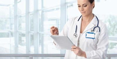 Sinh xong ngực chảy xệ phải làm sao? Tư vấn hotgril