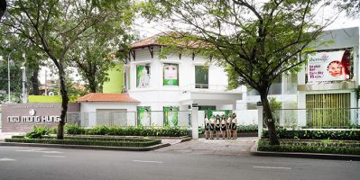 Chuyên gia tư vấn: Vì sao ngực phụ nữ bị xệ