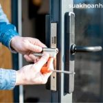 Thay Pin Khóa Cửa Vân Tay Adel: Sự Quan Trọng của Dịch Vụ Bảo Trì và Hướng Dẫn Sử Dụng
