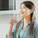 Uống đủ nước khi giảm cân là căn bản