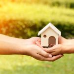 Cha mẹ cho con đất có cần chữ ký của những người con khác?