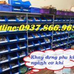 Khay có chân chống màu trắng, khay dùng phân xưởng cơ khí, khay phân loại đồ cơ khí