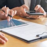 Có cần phải công chứng giấy tờ khai nhận thừa kế đất không?