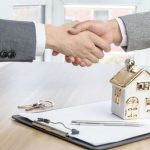 Kinh nghiệm trả tiền khi mua đất: Trả tiền mặt vs. vay ngân hàng