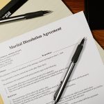 Hợp đồng mua bán nhà đất viết tay có được công chứng không?