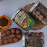 Nên mua hạt Macca nứt vỏ hay nhân tốt hơn?