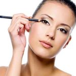 Hướng dẫn trang điểm mắt sụp mí hiệu quả