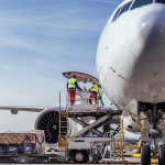 Phí vận chuyển hàng không quốc tế – Những đều cần biết trước khi giao hàng