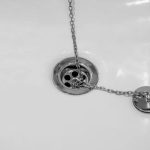 Ai Chịu Trách Nhiệm Cho Việc Sửa Chữa và Bảo Dưỡng Trong Nhà Thuê Của Bạn?