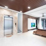 Có nên lắp thang máy cạnh thang bộ không?