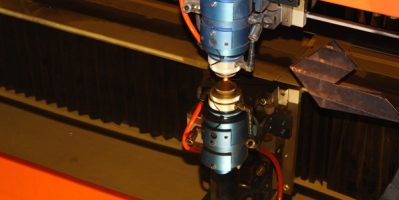 Khắc Laser Trên Inox Cho Các Doanh Nghiệp Sản Xuất Nhỏ