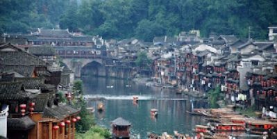 Tour Phượng Hoàng Cổ trấn tết Nguyên đán 2026 đi dạo trong phố cổ