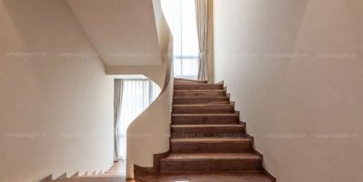 Sàn gỗ tự nhiên lát cầu thang: Bền đẹp và an toàn sử dụng