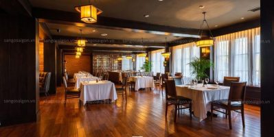 Sàn gỗ tự nhiên nhà hàng cao cấp tạo phong cách sang trọng