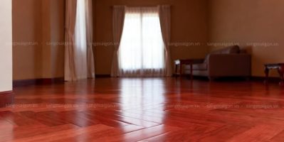 Vẻ đẹp trầm ấm của sàn gỗ tự nhiên màu đỏ bầm trong không gian sống