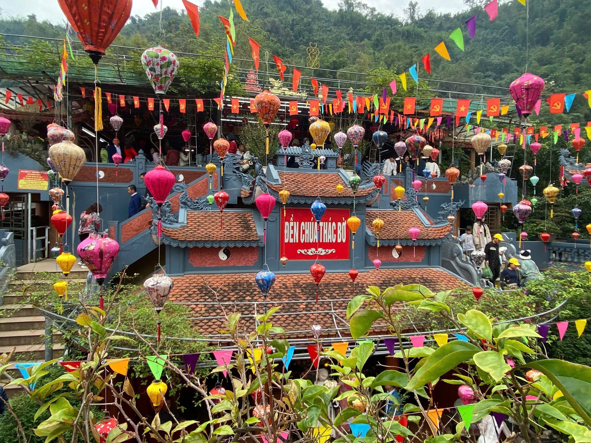 Đầu xuân đi lễ Đền Chúa Thác Bờ cầu bình an, tài lộc