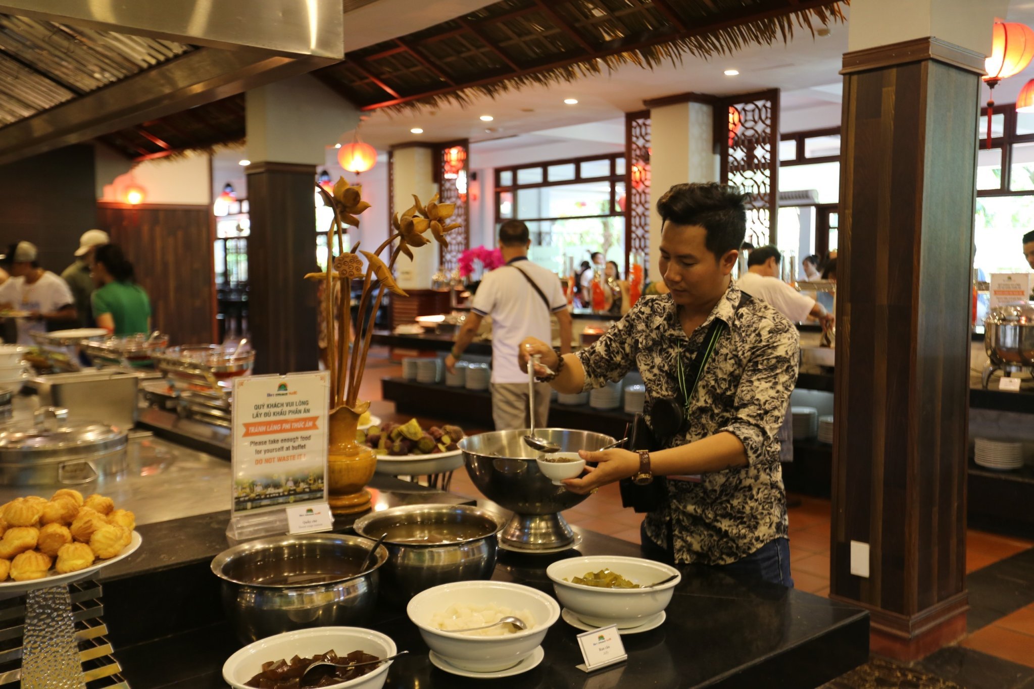 Trải nghiệm buffet tại Nhà hàng Rồng Đỏ Núi Thần Tài