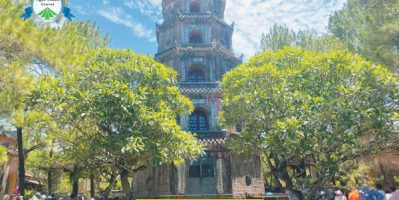 Một ngày chậm rãi khám phá vẻ đẹp cổ kính của Huế