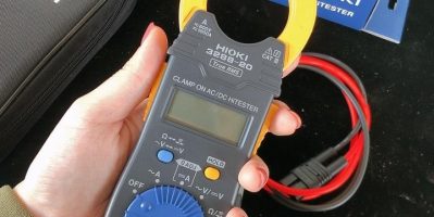 Cách xử lý nhanh khi Hioki 3280-10F bị dính dầu mỡ hoặc bụi công nghiệp